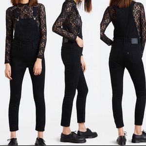 Levi’s ❤️ black overalls